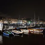 Lungomare Caracciolo Mon شقة