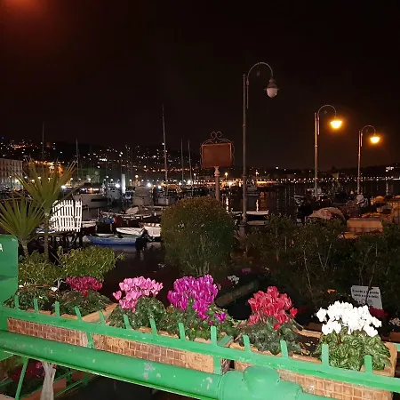 Lungomare Caracciolo Mon *