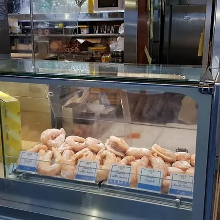 Lungomare Caracciolo Mon *