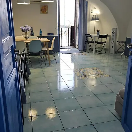 Lungomare Caracciolo Mon *