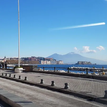 Lungomare Caracciolo Mon Appartamento