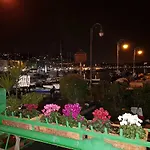 Lungomare Caracciolo Mon *